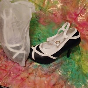 Sexy heels red or white??